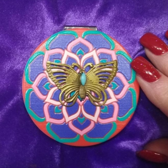 Compact Make-up Case Touch-up Magnifying Mirror Mandala Background Design - Picture 7 of 13